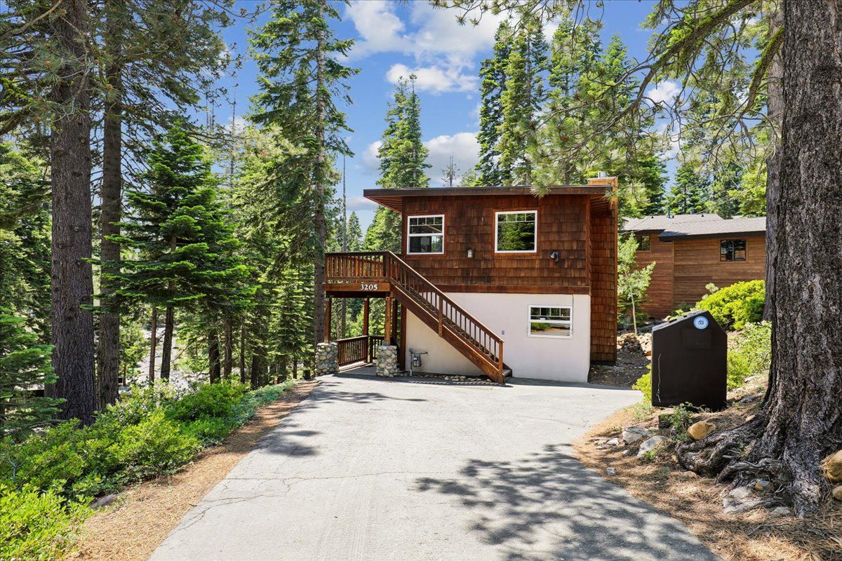 West Shore Vacation Rental Rocky Ridge